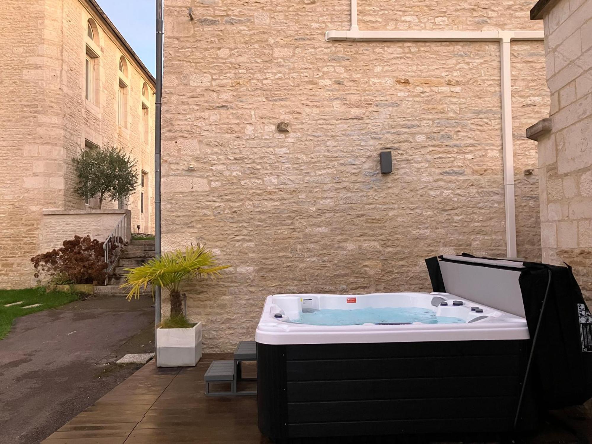 La Villa Lombardi En Champagne, Avec Piscine Privee Et Jacuzzi Les Riceys Luaran gambar